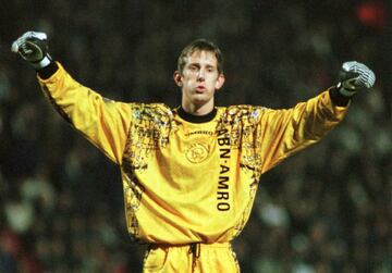 Goalkeeper 1995: Edwin Van der Sar (25 years old)