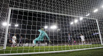 2-0. Karim Benzema marc¨® el segundo gol.