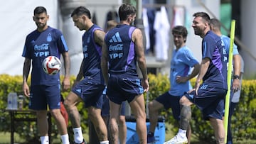 Argentina's forward Lionel Messi (R), midfielder Rodrigo De Paul (2-R), midfielder Leandro Paredes (2-L), and defender Cristian Romero take part in a training session in Ezeiza, Buenos Aires on October 16, 2023, ahead of the FIFA World Cup 2026 qualifier football matches against Peru on October 17 in Lima. (Photo by JUAN MABROMATA / AFP)