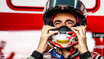 Pecco Bagnaia en el box de Ducati de MotoGP.