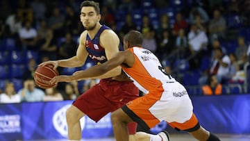 Tomas Satoransky ante Jonathan Tabu.