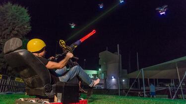 Así es el mítico Space Invaders con drones y rayos láser