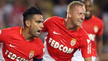 Falcao y Glik, compañeros en el Mónaco que se enfrentarán en Rusia 2018.