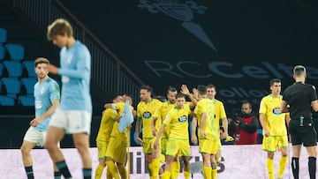 Los jugadores del Deportivo celebran el 0-2 de Rubén López.