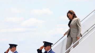 U.S. Vice President Kamala Harris departs Air Force Two as she arrives at Pope Army Airfield to campaign in Fayetteville, North Carolina, U.S., July 18, 2024. REUTERS/Kevin Mohatt