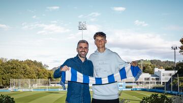 Tomy Carbonell y Erik Bretos tras firmar la renovación del catalán.