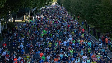 Miles de personas participan en la maratón durante la 46ª edición del Zurich Rock 'N' Roll Running Series en la capital española.