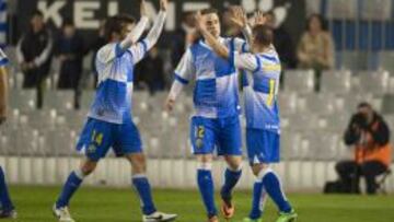 Los jugadores del Sabadell celebran un gol.