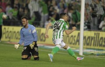 3-2 Rubén Castro anota el segundo gol de penalti.