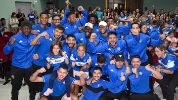 Los jugadores del CD Hernán Cortés, equipo que milita en la Primera División Extremeña, celebran el emparejamiento con el Real Betis en el sorteo de la Copa del Rey.