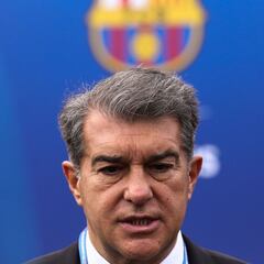Laporta, without Guardiola, Puyol or Xavi