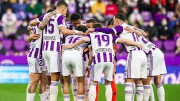 Los aficionados, pendientes del horario en Oviedo