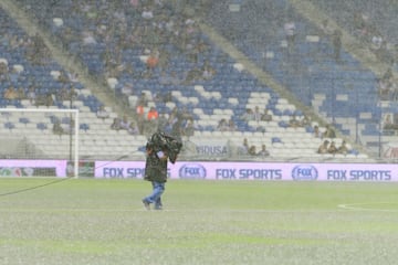 Así lució la cancha de Rayados ante la fuerte lluvia