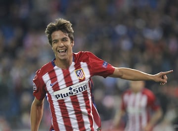 Talento de la cantera rojiblanca. Debutó en la temporada 2012 en un amistoso contra Alianza de Lima. Ese año sería campeón de la Copa del Rey en el Bernabéu contra el Real Madrid. Aunque estuvo dos años, encadenó cesiones en el Villarreal y en el Oporto, club que le compra por 20 millones de euros. El 15 de julio de 2019 fichaba por el Sevilla.