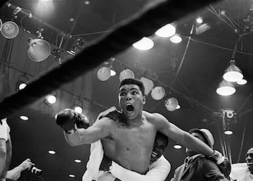 Sin duda es &el boxeador*. El m芍s medi芍tico, para muchos el mejor de la historia en el ring# en definitiva, &The Greatest*. En el ring fue 23 veces campe車n mundial adem芍s de haber logrado el oro ol赤mpico en Roma 1960. Fuera del ensogado consigui車 concienciar a un pa赤s sobre el racismo y la segregaci車n racial que exist赤a en Estados Unidos. Falleci車 en 2016 a los 74 a?os, pero su recuerdo sigue muy presente en el boxeo.
