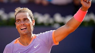 GRAFCAT2989. BARCELONA (ESPAÑA), 16/04/2024.-El tenista español, Rafael Nadal, muestra su alegría al finalizar su partido de primera ronda del Barcelona Open Banc Sabadell - Trofeo Conde de Godó de tenis disputado este martes ante el italiano Flavio Cobolli. Rafael Nadal ganó (2-6 y 3-6) EFE/ Enric Fontcuberta
