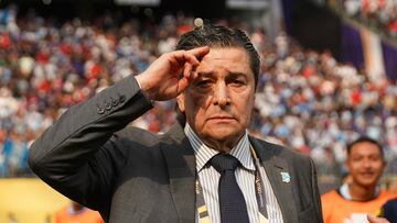 Tena reacciona al penal a lo ‘panenka’ de Darwin Lom