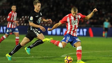 El delantero Samuele Longo, en una acción del partido entre Girona y Lugo.