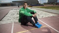 EN CASA. Pablo Torrijos en la pista de atletismo de Castell&oacute;n tras batir su r&eacute;cord nacional de triple. 
 