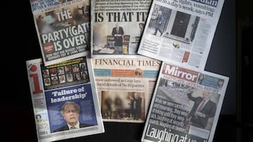 LONDON, UNITED KINGDOM - MAY 26: A photo of newspapers publishing British Prime Minister's apology in London, United Kingdom on May 26, 2022. British Prime Minister Boris Johnson issued another apology over partygate after senior civil servant Sue Gray's report into breaches of coronavirus lockdown rules at Downing Street as the discussions about his political future made the headlines of the country's press. (Photo by Rasid Necati Aslim/Anadolu Agency via Getty Images)