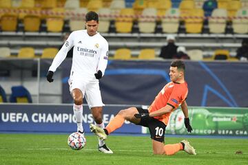 Varane y Junior Moraes.