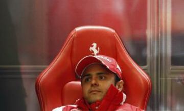 Felipe Massa en los boxes durante los últimos entrenamientos libres previa a la calificacion para el GP de Cánada en el Circuito Gilles Villeneuve en Montreal