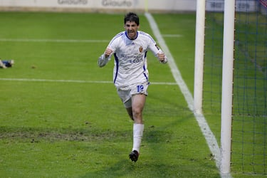 El madrileño, en sus 180 partidos en la Liga, ha jugado en siete equipos diferentes: Deportivo de la Coruña, Real Zaragoza, Valencia, Racing de Santander, Getafe, Mallorca y Atlético de Madrid.