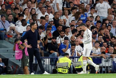 Rifirrafe entre Gerónimo Rulli y el defensa del Real Madrid. Carvajal toca con la frente la cara del portero argentino que se va al suelo. El árbitro Irfan Peljto acude al monitor del VAR, y tras revisar la jugada, muestra la cartulina roja al lateral blanco.
