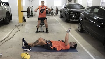 Entrenar en un garaje para jugar al f¨²tbol australiano