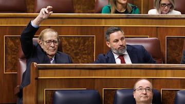 El candidato de la moción de censura, profesor y economista Ramón Tamames (1i), pide la palabra durante la segunda sesión de la moción de censura, en el Congreso de los Diputados, a 22 de marzo de 2023, en Madrid (España). El Salón de Plenos del Congreso acoge la segunda sesión y posterior votación del debate de la moción de censura firmada por los 52 diputados de Vox que presentan como candidato a la Presidencia del Gobierno al veterano economista Ramón Tamames. Esta es la sexta moción de censura desde la Constitución de 1978, la segunda que presenta Vox esta legislatura y la primera de la historia que va encabezada por un candidato independiente, sin vinculación orgánica con el partido que le propone. Para prosperar, la moción de censura exige recabar la mayoría absoluta del Congreso (176 votos).
22 MARZO 2023;PP;CASTILLA LA MANCHA;POPULARES;RELIGION
Eduardo Parra / Europa Press
22/03/2023