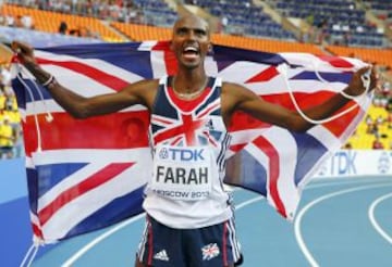 El británico Mo Farah celebrando la victoria en los 10.000 metros masculinos