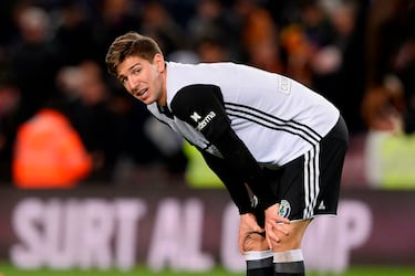 El futbolista cordobés llegó a la cantera del Real Madrid en julio de 2011. Tras una campaña cedido en el Getafe se marchó traspasado al Valencia en verano de 2016. En el club valenciano no logró asentarse y tras varias cesiones no muy fructíferas el mediocentro se marchó al Chicago Fire.