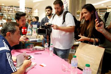 La presentación del nuevo libro de Tomás Roncero  (‘Eso no estaba en mi libro del Real Madrid’) despertó desde la curiosidad de muchos, hasta la admiración de otros.