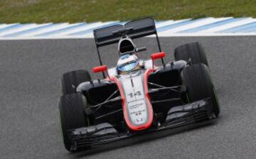 Habían pasado pocos minutos de las nueve de la mañana cuando Fernando Alonso se ponía a los mandos del McLaren-Honda y completaba su vuelta de instalación sin problemas.




