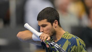 Basel (Switzerland Schweiz Suisse), 29/10/2022.- Spain's Carlos Alcaraz during his semifinal match against Canada's Felix Auger-Aliassime at the Swiss Indoors tennis tournament in Basel, Switzerland, 29 October 2022. (Tenis, España, Suiza, Basilea) EFE/EPA/GEORGIOS KEFALAS