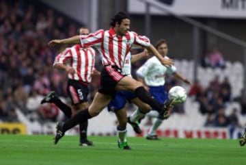 Comenzó en el Bilbao Athletic en la temporada 1984/85 para subir al primer equipo en la 87/88, donde estuvo hasta la 92/93. Fichó por el Real Madrid en la temporada 1993/94 hasta la 96/97. Volvería al Athletic Club en la 97/98 hasta la 2001/02.