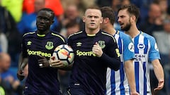 Rooney rides to Everton's rescue