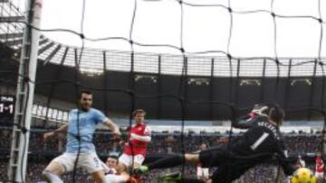 Negredo marcó el segundo tanto del City en la goleada de ayer frente a un Arsenal bastante flojo.