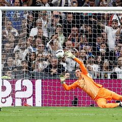 Szczesny mantuvo con vida al Barcelona hasta el final