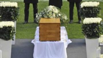 Alemania vuelve al trabajo bajo la sombra de Robert Enke