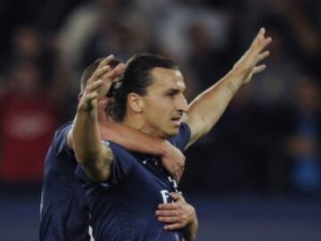 Bulto sospechoso en la celebración de Zlatan Ibrahimovic en el PSG-Dynamo de Kiev (18/09/12).