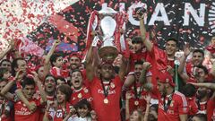 Benfica players celebrate their team&#039;s title victory. 