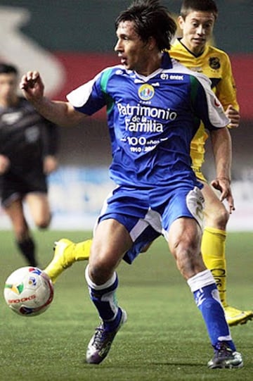 En 2010, Audax Italiano jugó con una camiseta azul por su centenario.