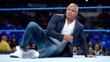 El portal oficial de WWE, reportó que Shane McMahon fue trasladado de emergencia a un hospital en Nueva York, donde se recupera de una diverticulitis aguda.