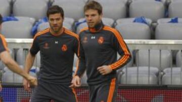 Illarramendi, junto a Xabi.