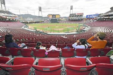 Estadios japoneses vac&iacute;os pero en los que se oir&aacute;n a la afici&oacute;n