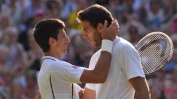 Djokovic y Del Potro se saludan tras su semifinal.