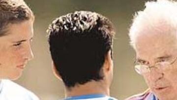 <b>COMO UN COLEGIAL.</b> Emocionado como un niño pequeño en su debut con la selección.