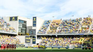 19/05/19  PARTIDO SEGUNDA DIVISION 
 CADIZ - OSASUNA 
  MINUTO DE SILENCIO POR JUAN CARLOS ARAGON 
 ESTADIO RAMON DE CARRANZA PANORAMICA VISTA GENERAL