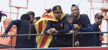 La rúa de Messi e Iniesta